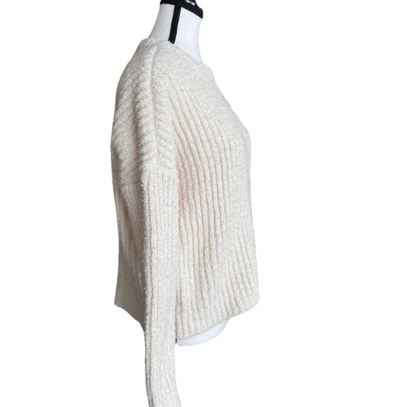 Ivy + Main Cream Fuzzy Ribbed Knit Sweater Size L Pullover Crew neck Minimalist - Picture 2 of 6